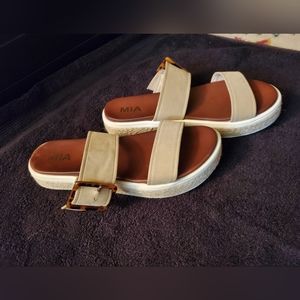 MIA sandals w/adjustable buckle Size 9